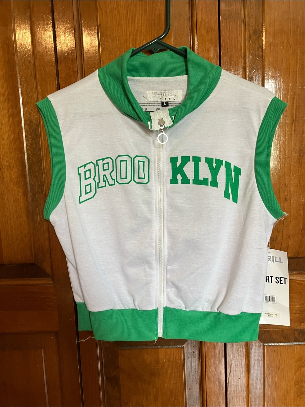 Women sleeveless BROOKLYN top with a FREE pair of earrings!! :):)